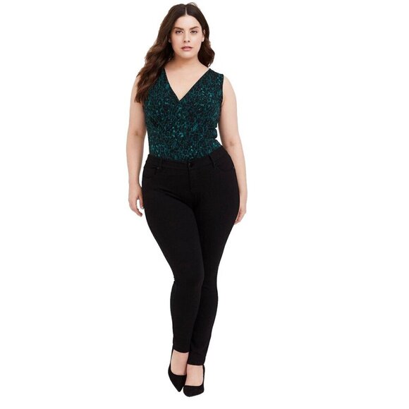Torrid Bodysuit Size 5 5X 28 Studio Knit Surplice Green Black Snaps Sleeveless - Picture 2 of 6